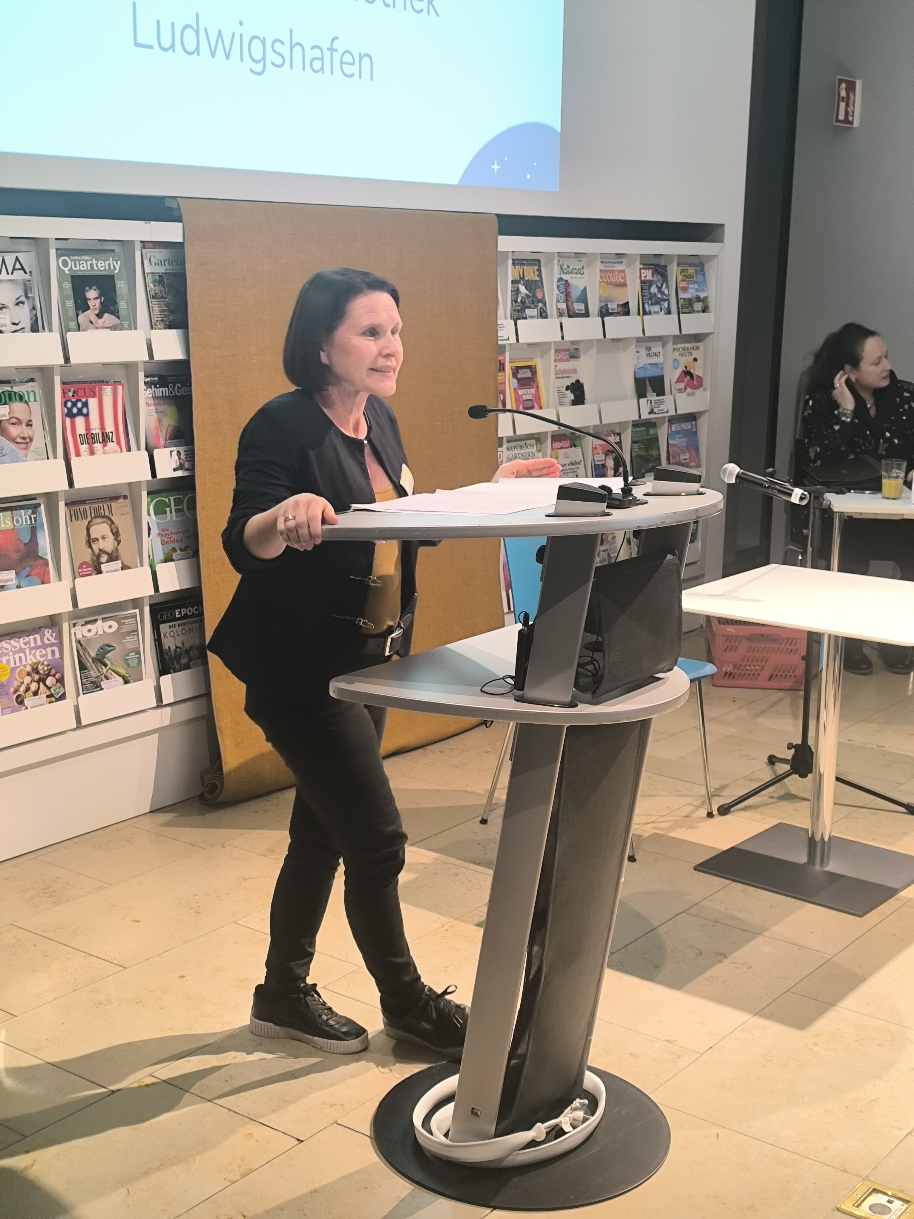 Begr&uuml;&szlig;ung  und Er&ouml;ffnung  des Wettbewerbs, Tanja Wei&szlig;mann, Leiterin der Stadtbibliothek Ludwigshafen